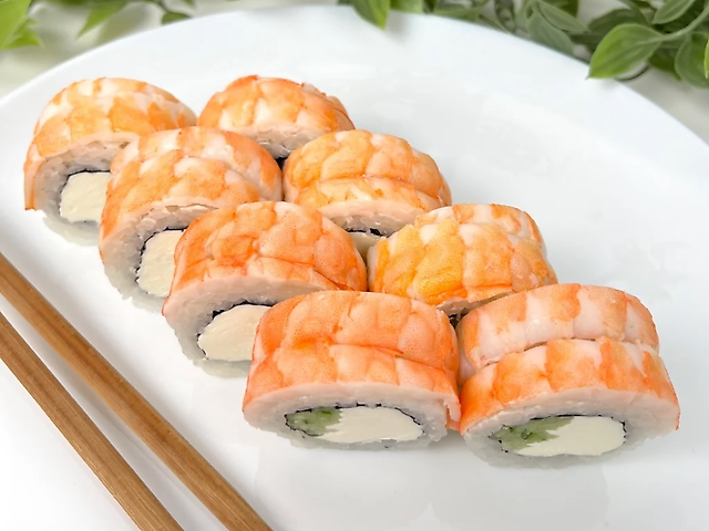 Тунець / салат / огірок / спайсі соус