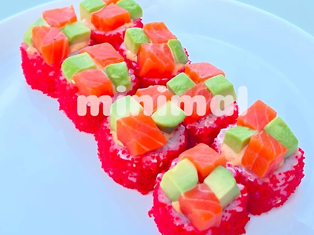 Лосось / крем-сир / авокадо / салат / спайсі соус