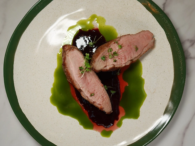 Філе качки з ягідним кюлі