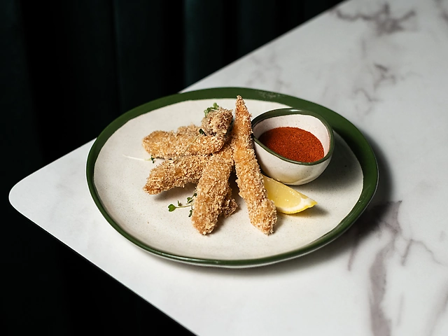 Креветки темпура , подаємо з соусом та лимоном