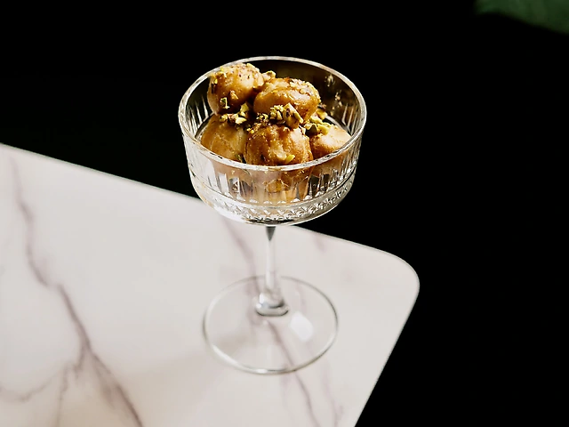 Профітролі з заварним карамельним кремом