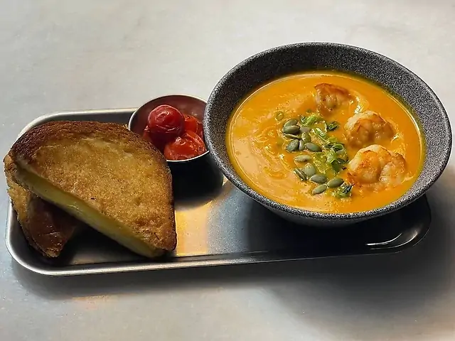 Гарбузовий крем-суп з креветками