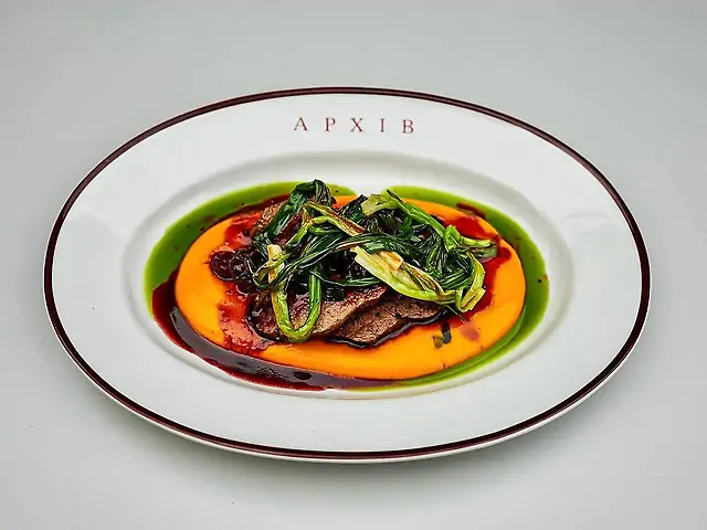 Філе міньйон з соусом вишня-Guinness