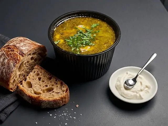 Зелений борщ з куркою