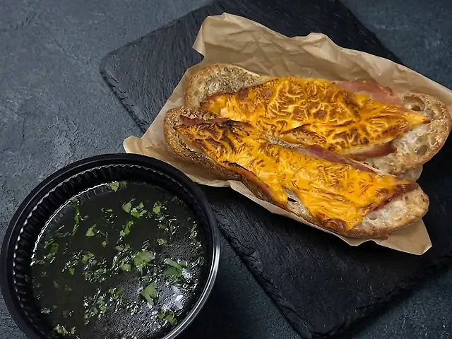 Бульйон курячий з бутербродами