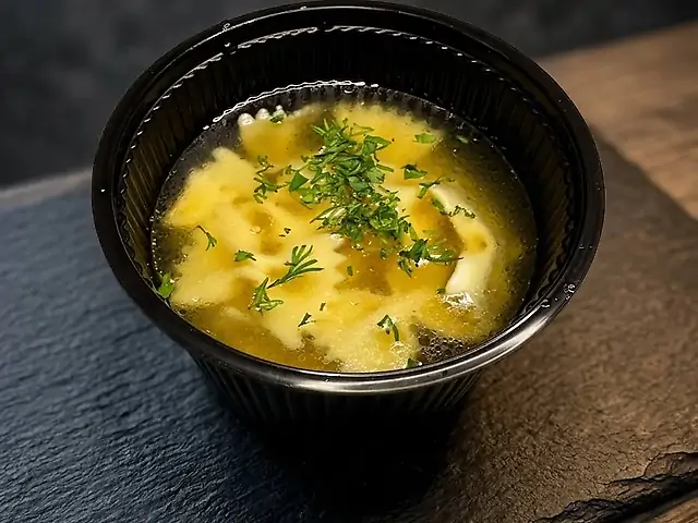 Бульйон з фрикадельками та фарфалле