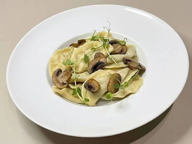 Вареники з картоплею та грибами