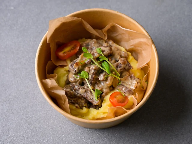 Бефстроганов с телятиною