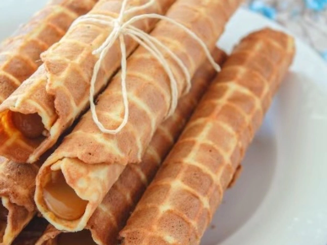 Трубочка зі згущеним молоком