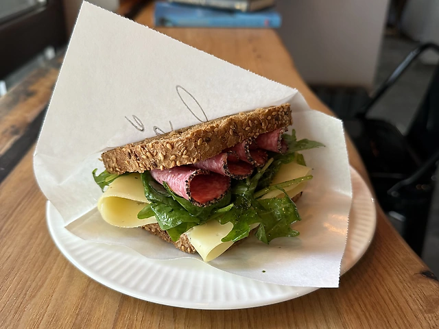 сендвіч з салямі