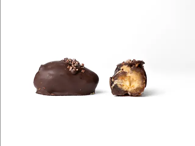 Фінік з кешʼю пастою