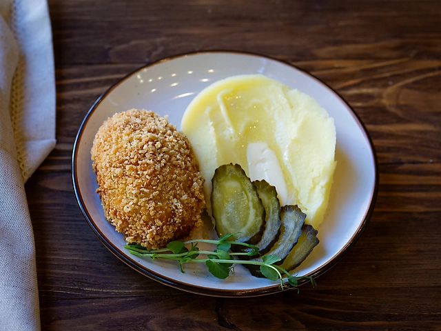 Пюре з котлетою по-київськи з рубленого м'яса