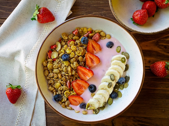 Гранола з фруктами