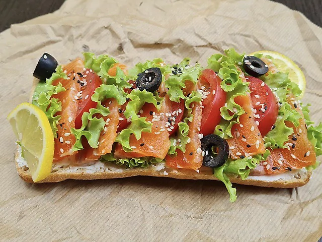 Чіабатта з сьомгою