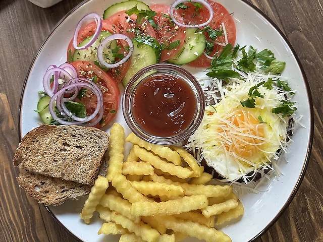 Американський сніданок із біфштексом