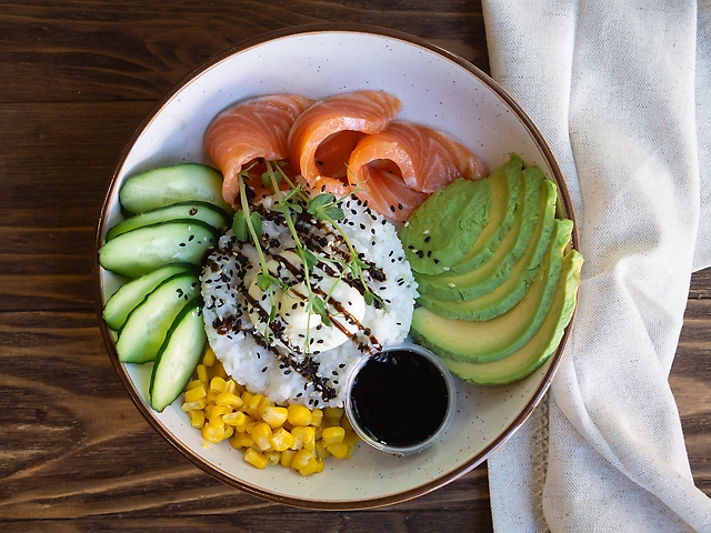 Боул з сьомгою