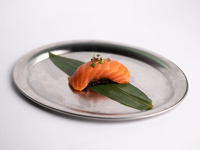 Суші з фореллю гравлакс