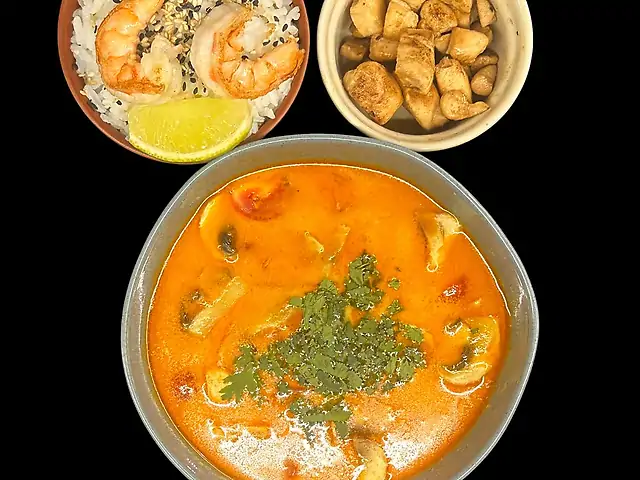 Том ям з Куркою на кокосовому молоці