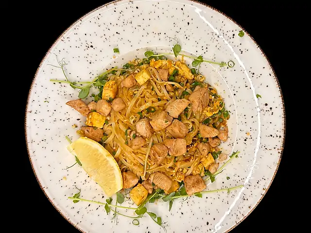 Локшина Пад Тай (Рисова з Куркою)