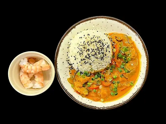 Тай Карі з паровим рисом та креветками