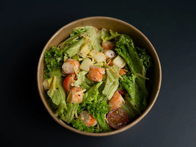 Салат з креветкою та грушею