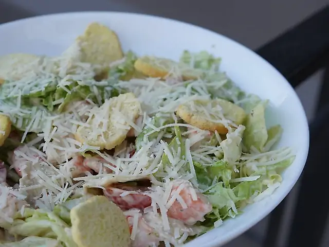 Салат Цезар з креветкою