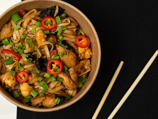 Удон з куркою та креветками