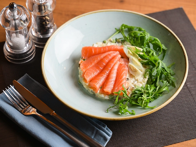 Олів'є з слабосолоним лососем