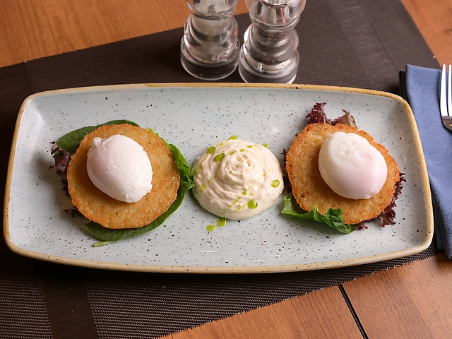 Деруни з яйцем пашот