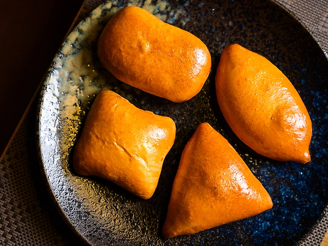 Пиріжок з яйцем та зеленню