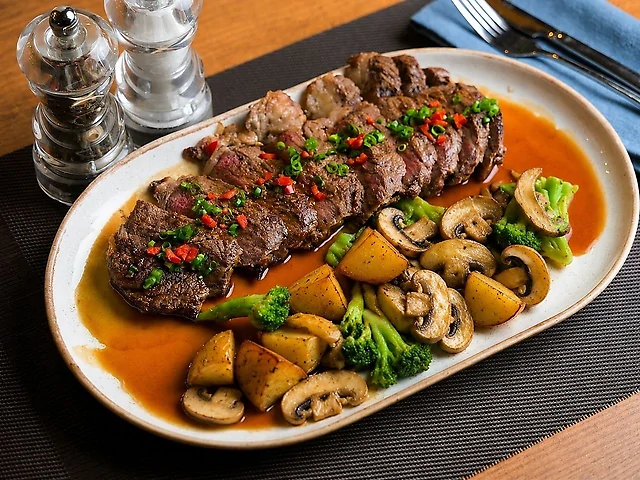 Стріплоїн (Україна) з картоплею та овочами