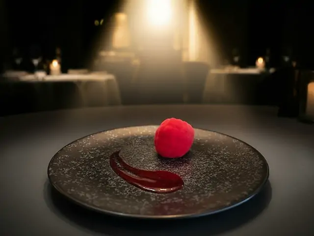 Малинове мусове тістечко