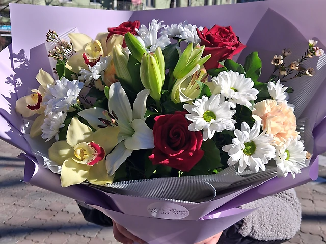 Букет з лілією