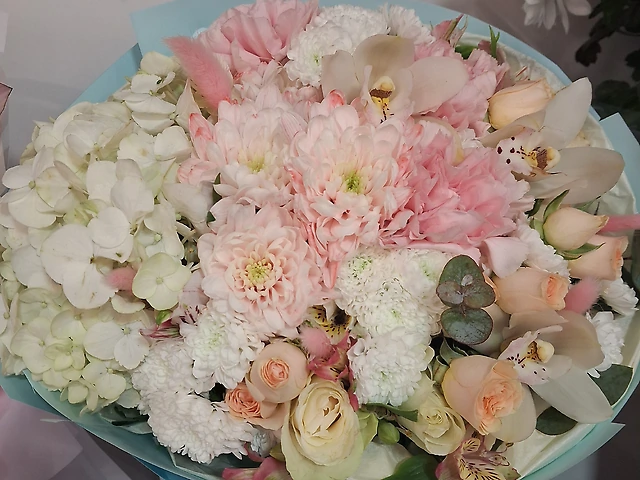 Букет з гортензією