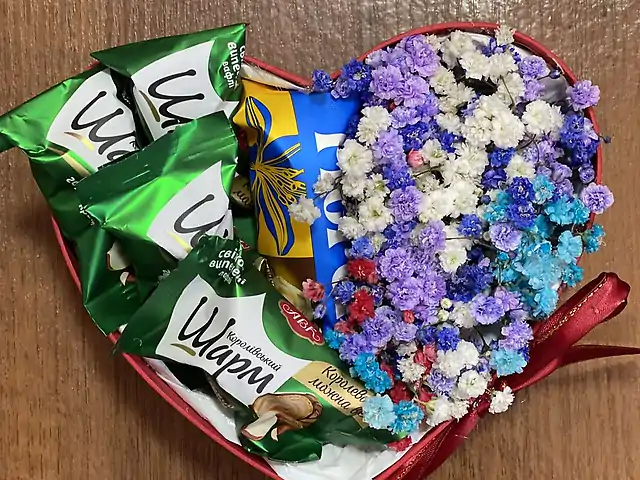 Композиція з цукрками шарм