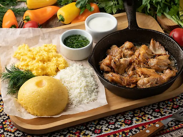 Мамалыга с куриной токаной