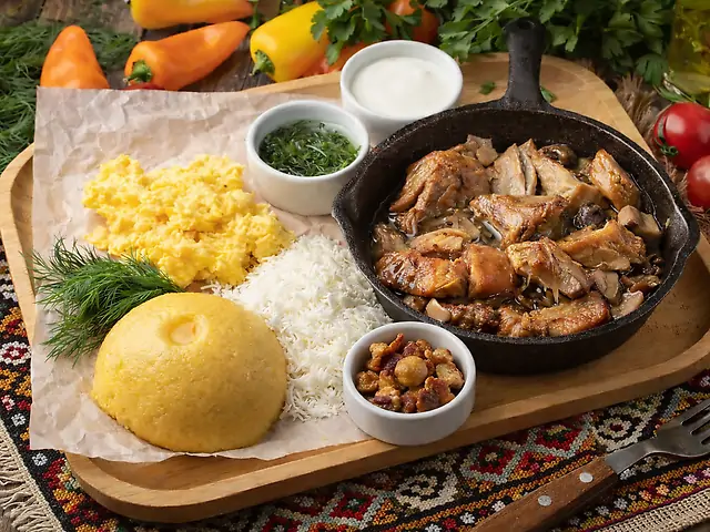 Мамалыга с токаной из свинины