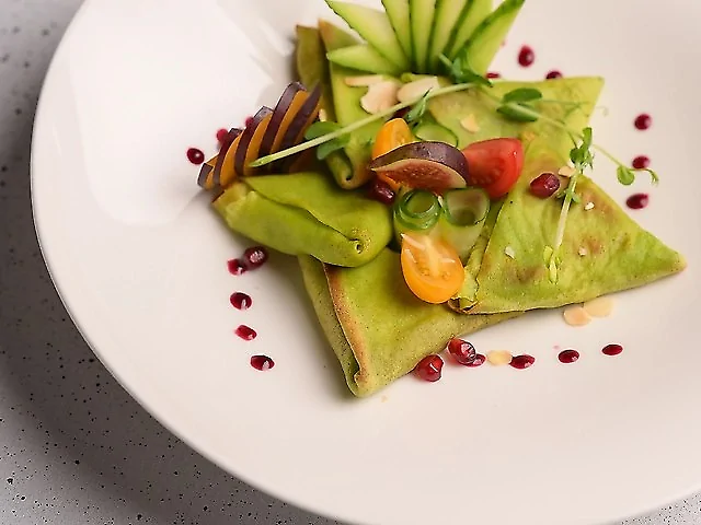 Млинці шпинатні з домашньою куркою та грибами