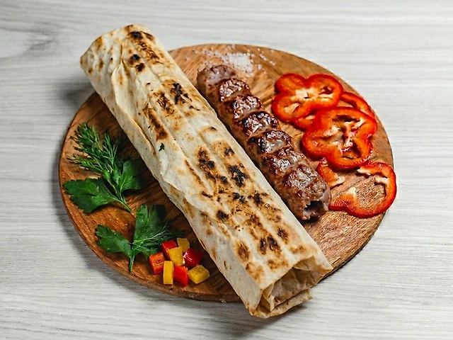Люля кебаб зі свинини у лаваші (450)