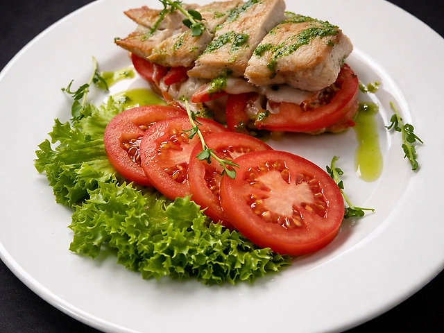 Куряче філе фаршироване томатами та моцареллою