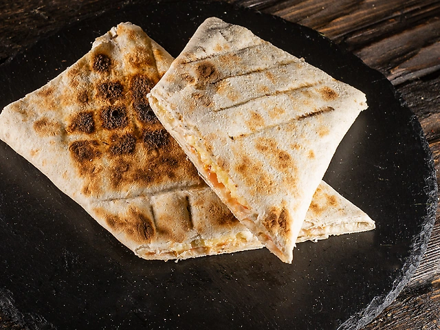 Сулугуні в лаваші