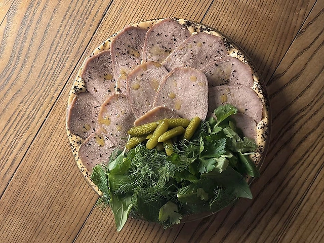 Вітелло Тонато з яловичого язика