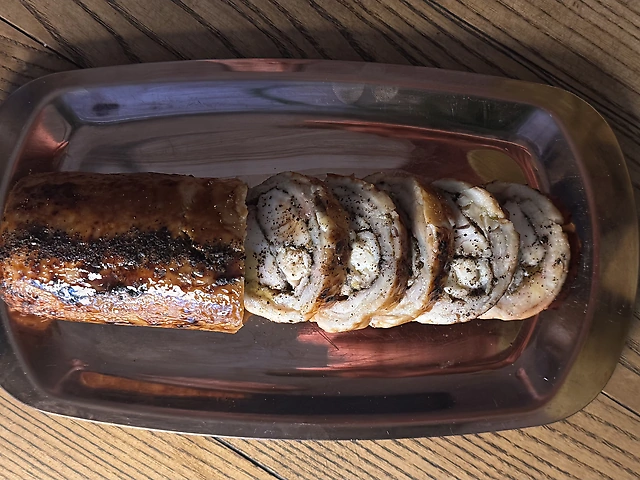 Рулет з мармурового сома та осетра з фурікакі