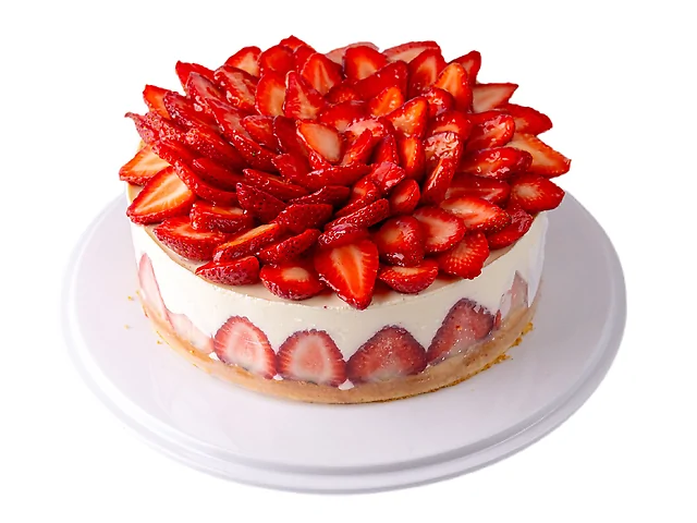 Торт йогутровий із полуницею