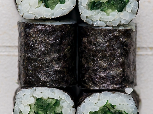 Макі з огірком