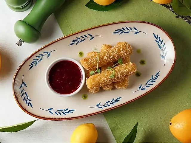Моцарела фрі з малиновим соусом