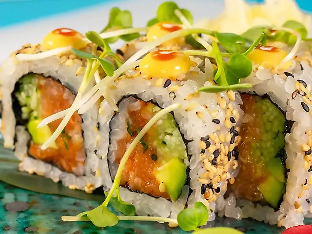 Рол Каліфорнія з лососем (spicy)
