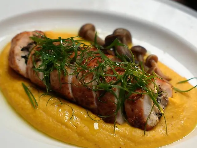 Курячий рулет з гарбузовим пюре