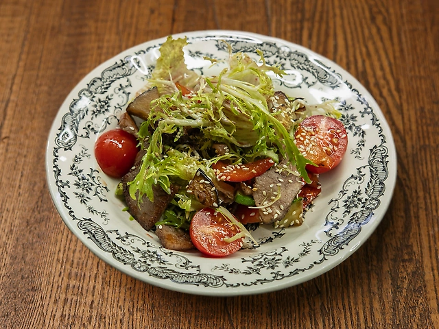 Теплий салат з телятиною від Шефа