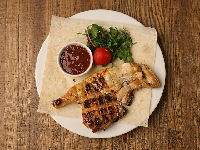 Половина фермерського курчати